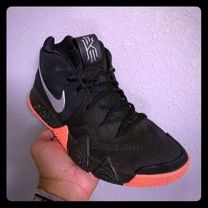 Lightly worn Kyrie 3’s